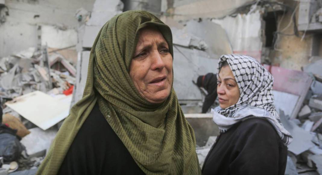 İsrail, sivillerin yaşadığı Nusayrat Kampı'nı bombaladı 5